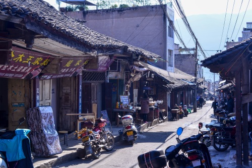 九襄古镇，曾是汉源县政府所在地，待到山花烂漫时漫山遍野雪花飞