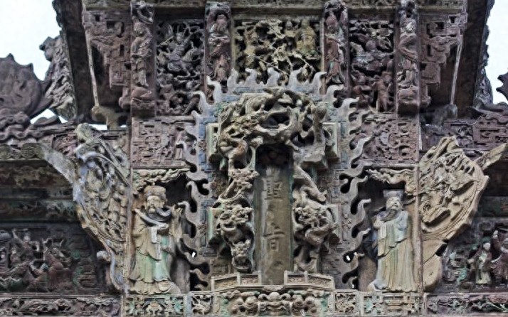 九襄古镇，曾是汉源县政府所在地，待到山花烂漫时漫山遍野雪花飞