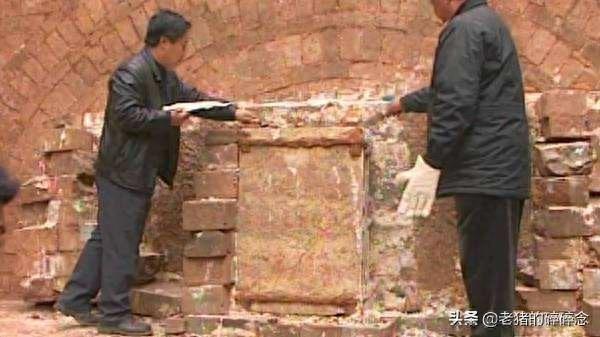 老照片：明太祖朱元璋二十三子郢靖王墓考古现场，图5为出土文物