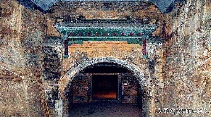 老照片：明太祖朱元璋二十三子郢靖王墓考古现场，图5为出土文物