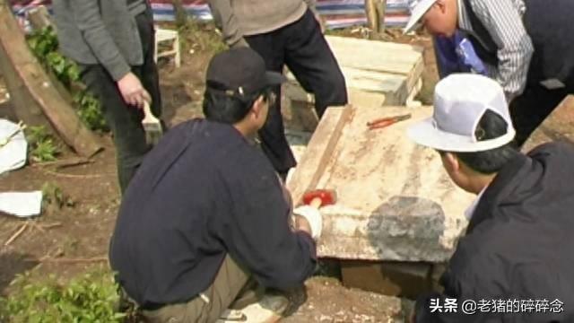 老照片：明太祖朱元璋二十三子郢靖王墓考古现场，图5为出土文物