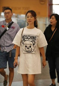 ​44岁的林心如穿搭（林心如剪短发显年轻）