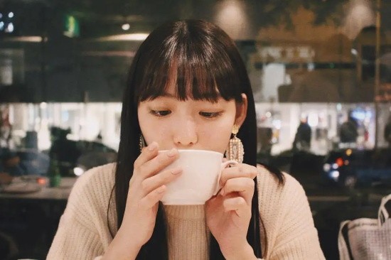 日本当红女星中村里帆美图分享，元气美少女style！