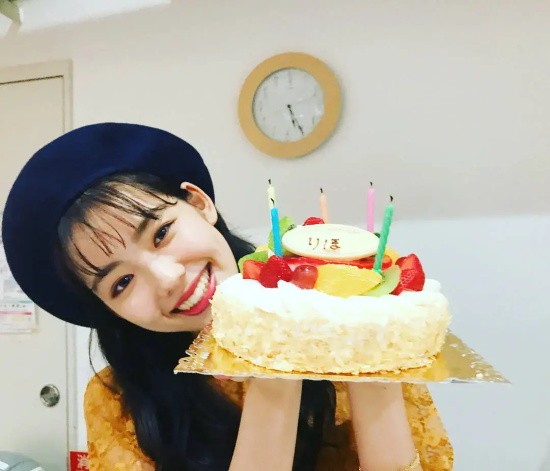 日本当红女星中村里帆美图分享，元气美少女style！