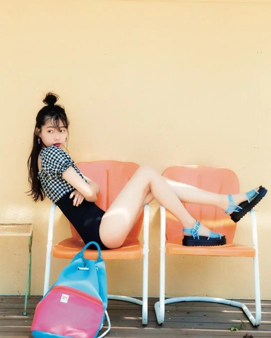 日本当红女星中村里帆美图分享，元气美少女style！