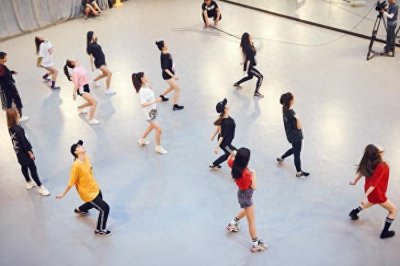 《火箭少女101研究所》第四期：她们选的队长到底是谁？