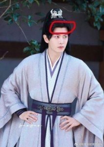 任嘉伦最新古装照颇吸睛，远胜现代装造型，网友：推荐尝试古装半永久妆容