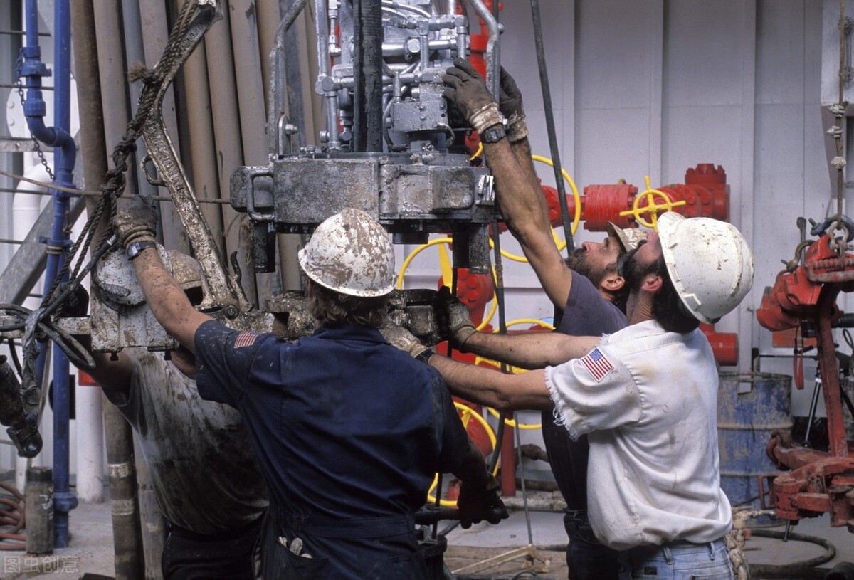 三一重工创始人梁稳根，身家曾是马化腾2倍，公司1年入账993.42亿