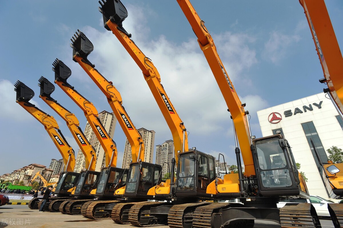 三一重工创始人梁稳根，身家曾是马化腾2倍，公司1年入账993.42亿