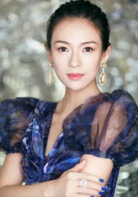 章子怡戴“樱花”戒指，本以为是大钻戒，没想到竟是这个！