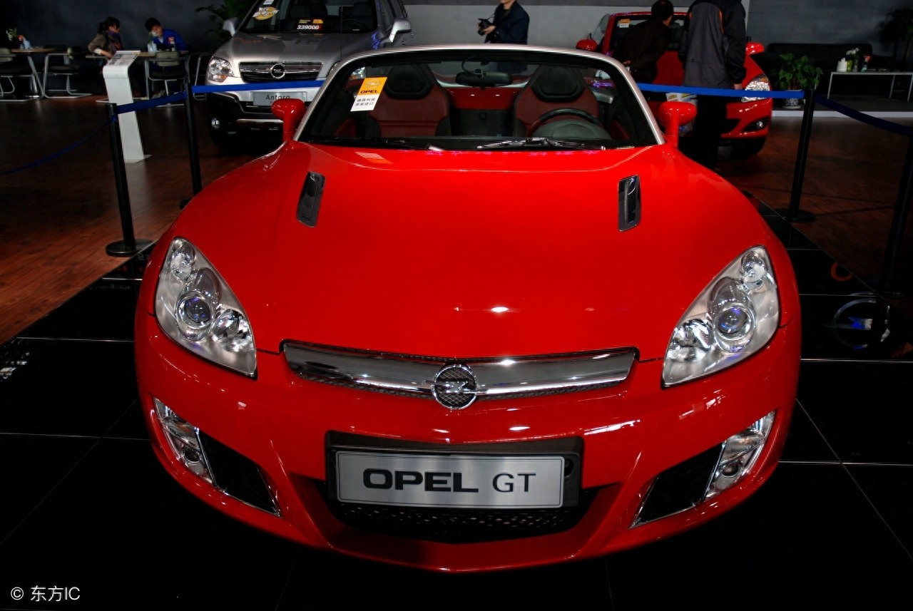 罗莎娜·萨内蒂刚到30，还没生娃，结婚才三个月就显老了