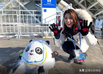 ​日本美女记者在冬奥村走红！颜值不输女明星，最佩服三名男选手
