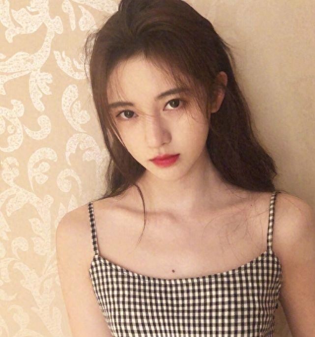 五千年美女鞠婧祎整容前后照片流出，网友看后，也太美了