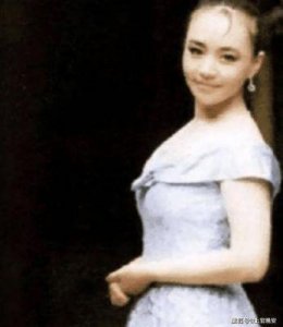 ​宋丹丹的艺术之路：从公主裙到喜剧女王的蜕变