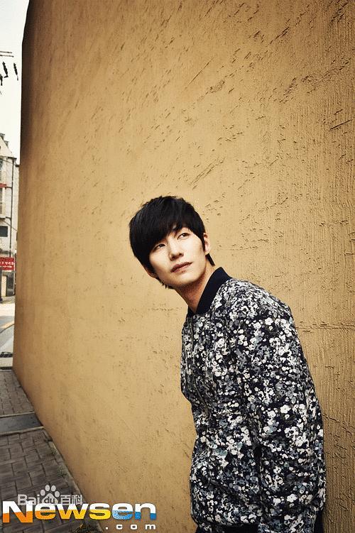 宋再临个人资料写真作品