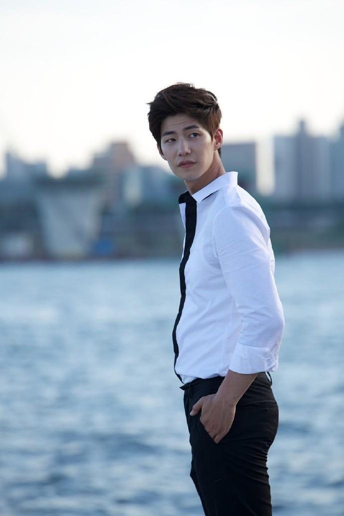 宋再临个人资料写真作品