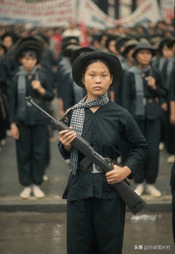 胜利的欢呼：1975年4月30日越共占领南越首都西贡，越南战争结束