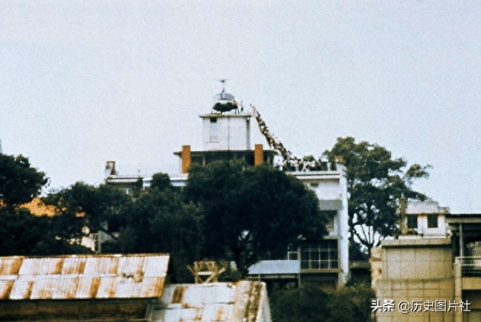 胜利的欢呼：1975年4月30日越共占领南越首都西贡，越南战争结束