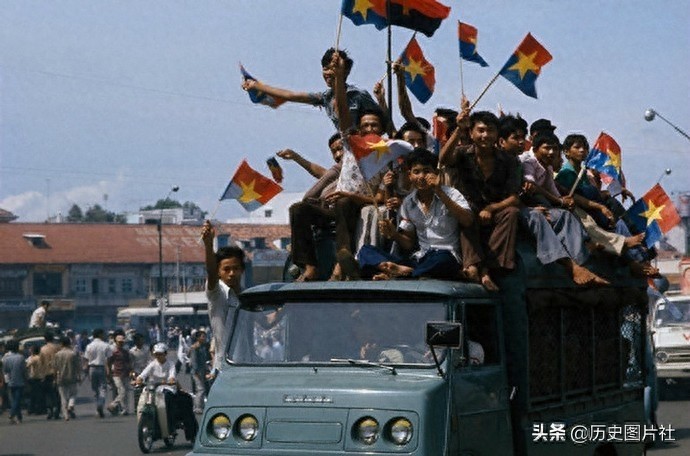 胜利的欢呼：1975年4月30日越共占领南越首都西贡，越南战争结束